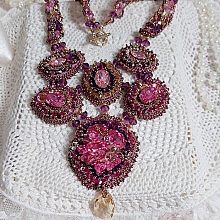 Plastron Crystal Majestic Haute Couture brod&eacute; avec des perles cristal Swarovski, perles verre de boh&egrave;me et rocailles 
